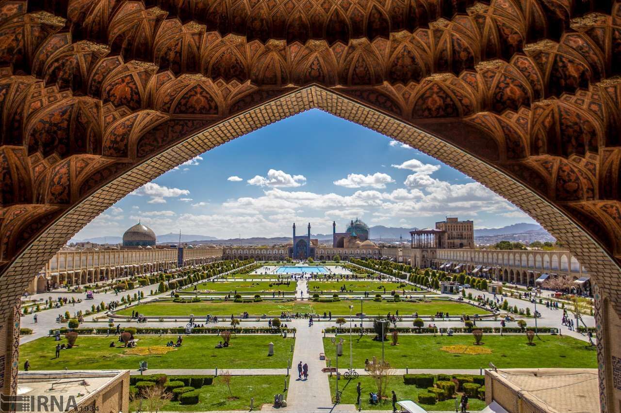 نقدی بر یادداشت دکتر رنانی با عنوان "به ‏پیشواز عزاداری دختران نسل زد برویم» از معین مشکات