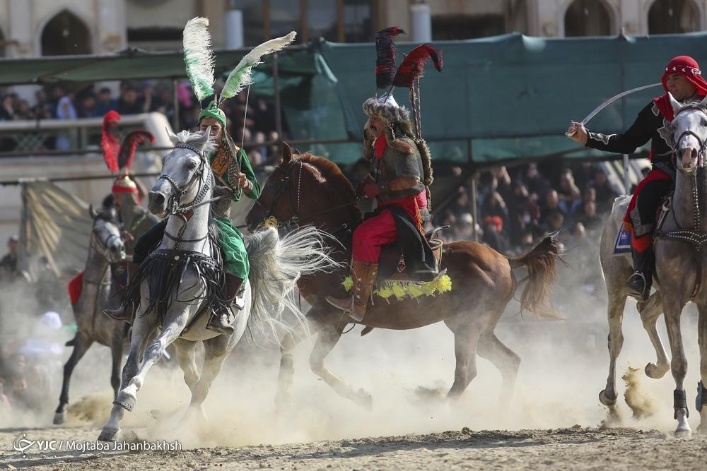 روستای نصف‌جهان؛ بهانه‌ای برای تسویه‌حساب  علی معینی در نقد نوشتار دکتر محسن رنانی با عنوان "به ‏پیشواز عزاداری دختران نسل زد برویم" در کانال تجدد خواهی نوشته